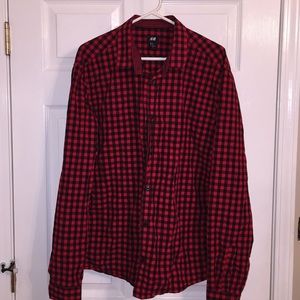 H & M men’s checkered red/black button down XL